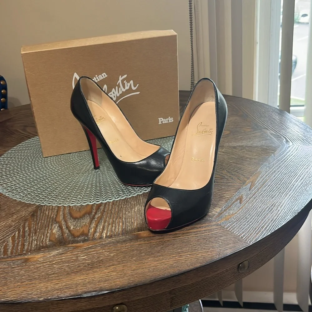 Selling Christian Loutin heels - Picture 7 of 9